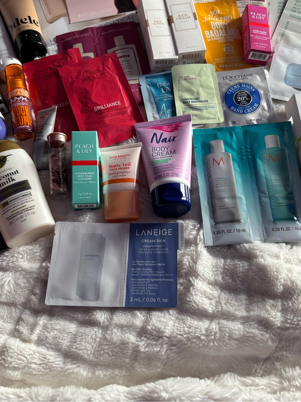 Assorted Beauty Samples - Picture 5 of 7